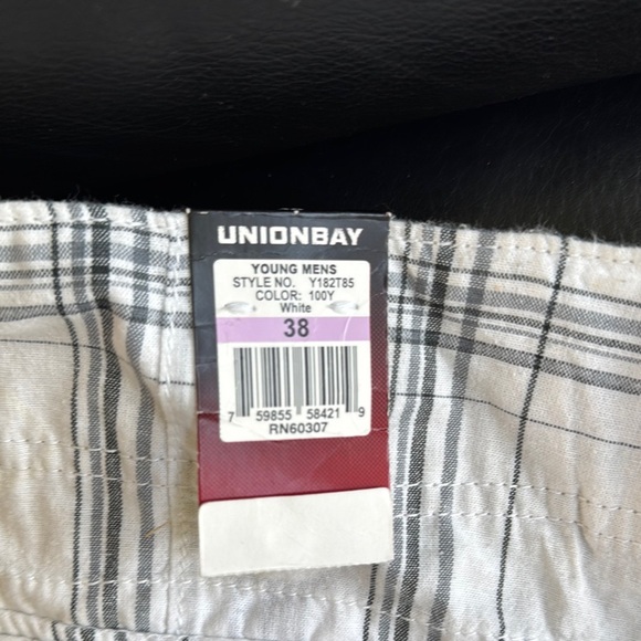 NWT Men's White Plaid Cargo Shorts - Picture 3 of 4